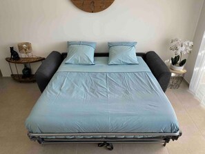 1 chambre, fer et planche à repasser, Wi-Fi gratuit, draps fournis