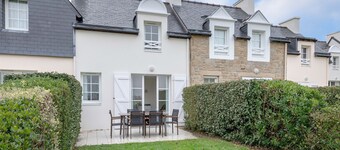 Facing the marina, beautiful house for 6, Pool