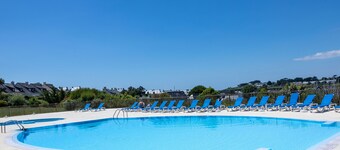 Facing the marina, beautiful house for 6, Pool