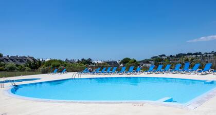 Facing the marina, beautiful house for 6, Pool