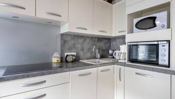 Réfrigérateur, micro-ondes, four, lave-vaisselle