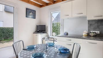 Réfrigérateur, micro-ondes, four, lave-vaisselle