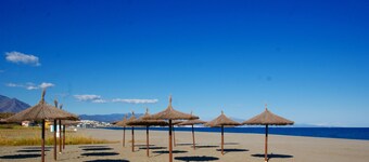 3 BED 3 BATH DUPLEX APT, POOL, BEACH 5 MIN WALK