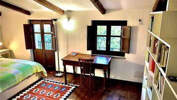 1 bedroom, desk, free WiFi, bed sheets