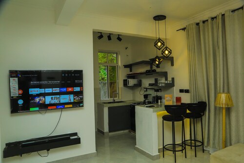 Modern Luxury Home located 5 minutes away from the Beach