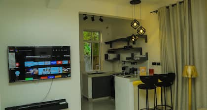 Modern Luxury Home located 5 minutes away from the Beach