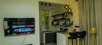 Modern Luxury Home located 5 minutes away from the Beach