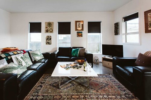 Charming Studio Near New Plymouth Beaches