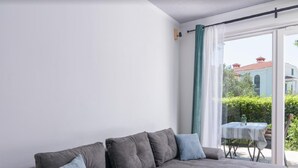 Leilighet (One Bedroom Apartment with Balcony) | Oppholdsrom