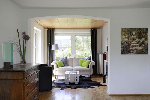 Falkenweg vacation home: Idyllic cottage with large garden