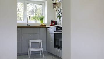 KĂŒhlschrank, Ofen, Herdplatte, GeschirrspĂŒler