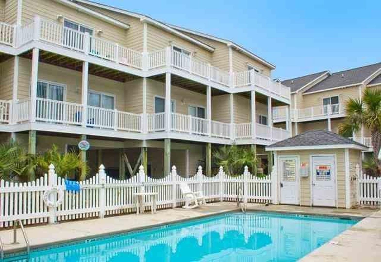 Sea-Esta!  4BR Townhome in Sea Star Village! Community Pool & easy beach access!