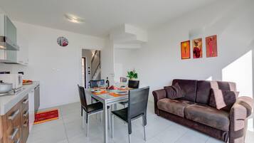 Apartamento família, vários quartos, ao lado da montanha (La Perla Di Pianello) | Parte interna
