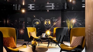Lobby sitting area - Neuro Campus Hotel (Vitznau)