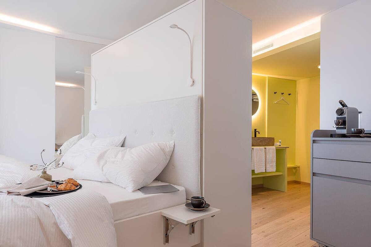 deluxe room | 1 bedroom, in-room safe, soundproofing, free wifi