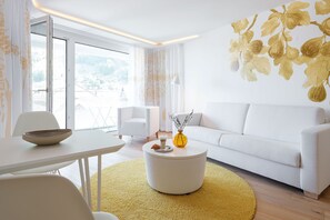 Deluxe Room | In-room safe, soundproofing, free WiFi, bed sheets - Neuro Campus Hotel (Vitznau)