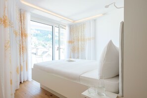 Deluxe Room | In-room safe, soundproofing, free WiFi, bed sheets - Neuro Campus Hotel (Vitznau)
