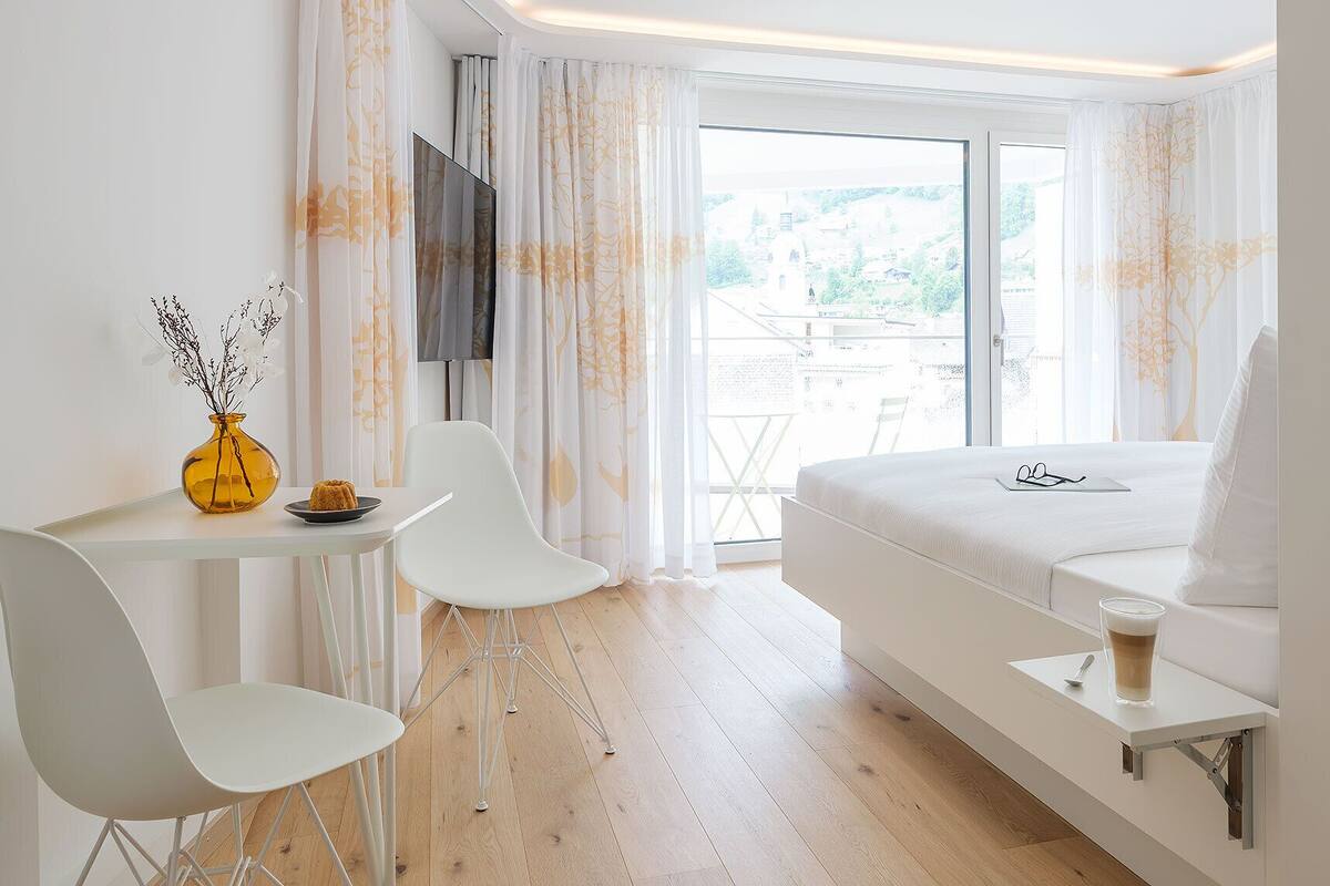 comfort room | 1 bedroom, in-room safe, soundproofing, free wifi