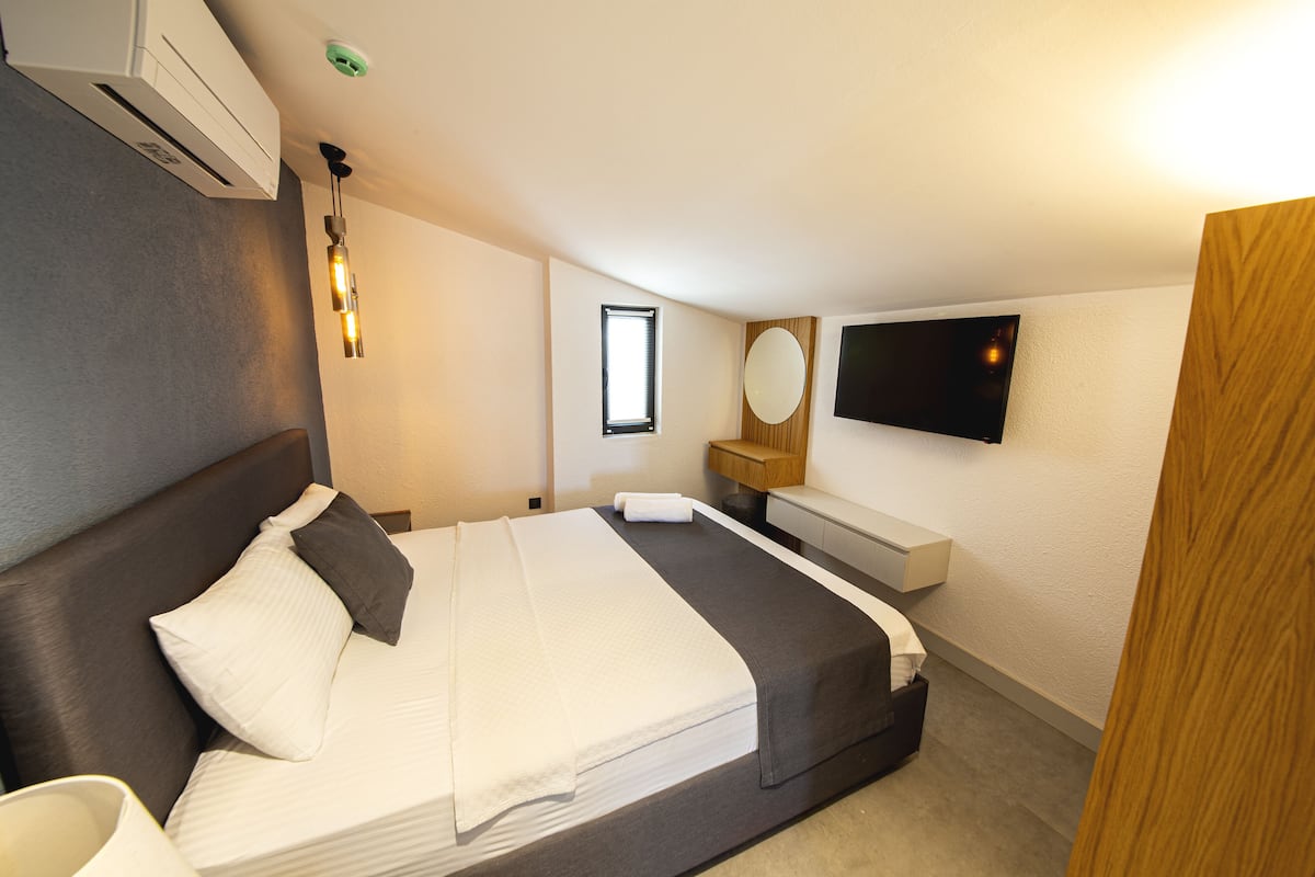 Loft Standard | 1 chambre, fer et planche à repasser, Wi-Fi gratuit, draps fournis