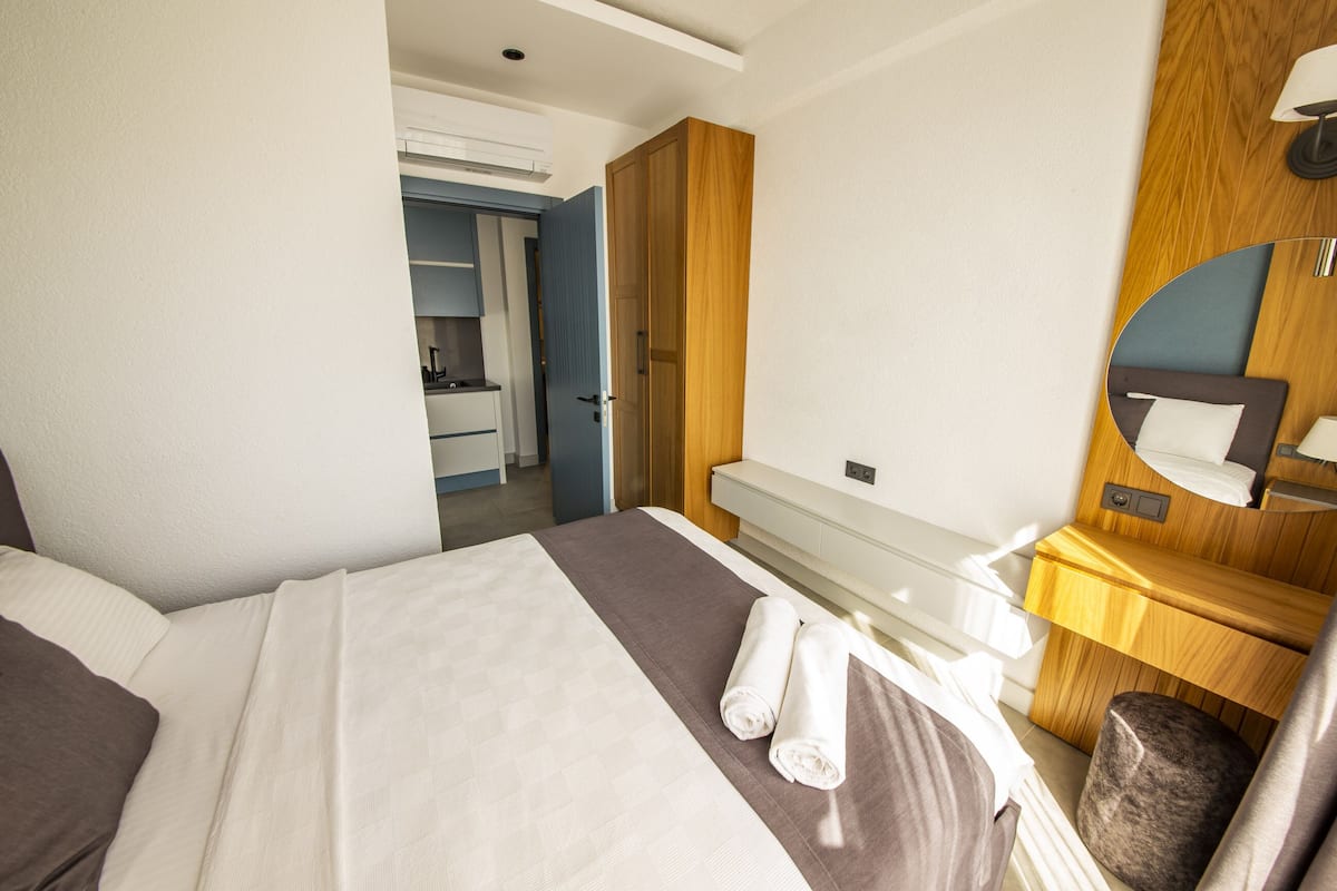 1 bedroom, iron/ironing board (on request), free WiFi, bed sheets