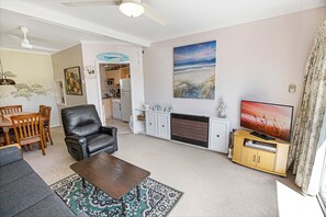 TV - Magpie Cottage would suit a small family, wanting to get away for a weekend (Paynesville)