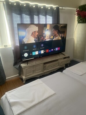 Chambre avec lits jumeaux | Coffres-forts dans les chambres, chambres insonorisées, Wi-Fi gratuit