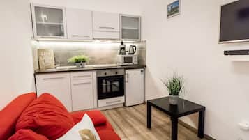 Departamento junior | Cocineta privada | Refrigerador, parrilla de estufa y comedor