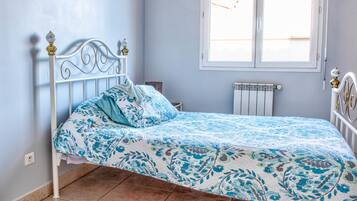 3 slaapkamers, een bureau, een strijkplank/strijkijzer, wifi