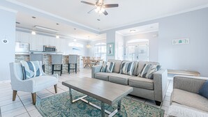 Living area - Pet Friendly ~ Bunk Room ~ Community Pool (Miramar Beach)