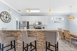 Fridge, microwave, oven, stovetop - Pet Friendly ~ Bunk Room ~ Community Pool (Miramar Beach)