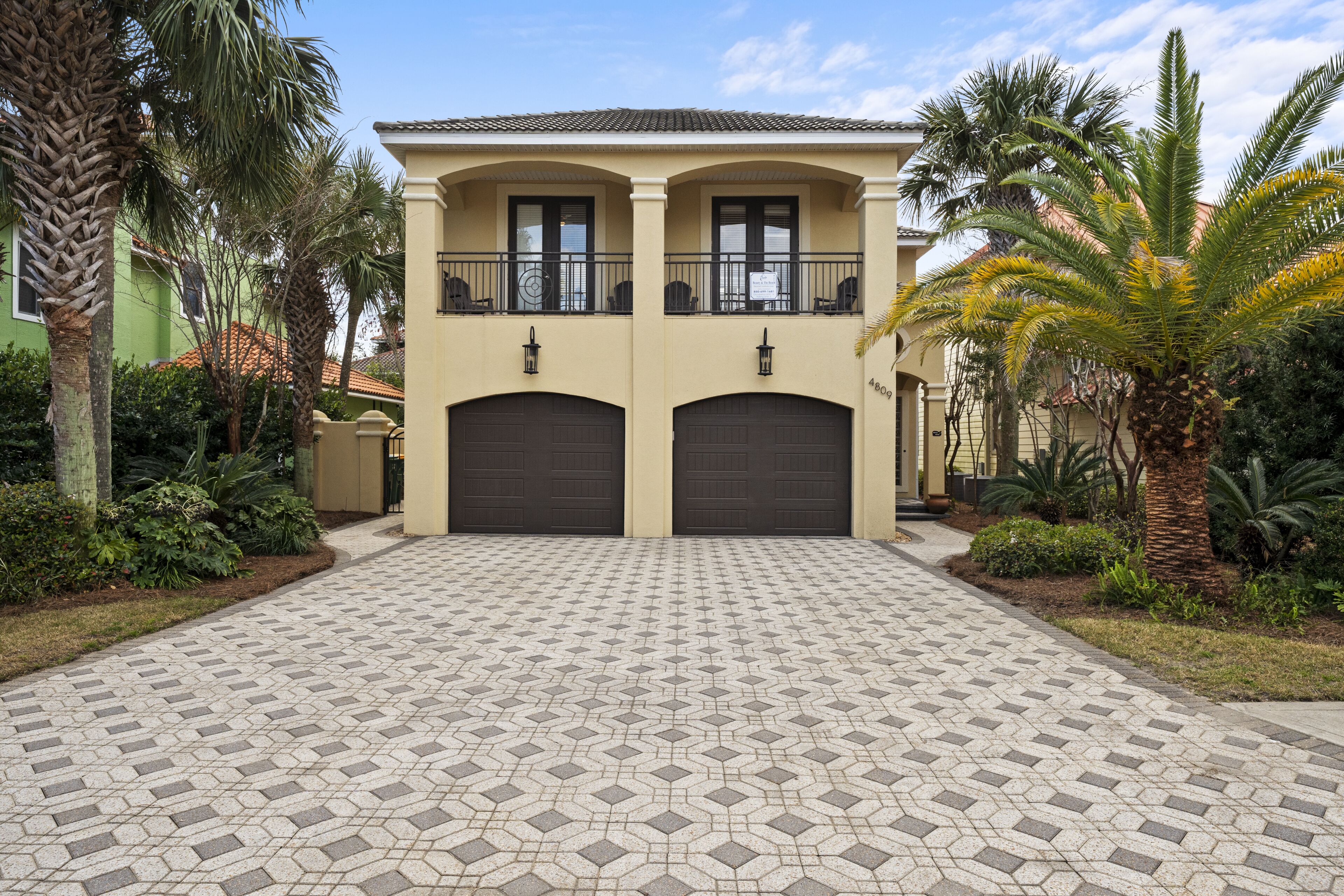 Walk to Beach ~ Gated Community ~ Balcony ~ Gourmet Kitchen ~ Outdoor Seating