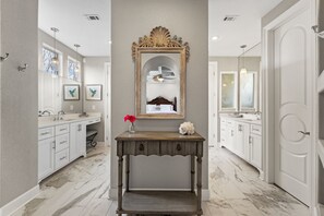 5 soverom, strykejern/-brett, wi-fi (inkludert) og sengetøy