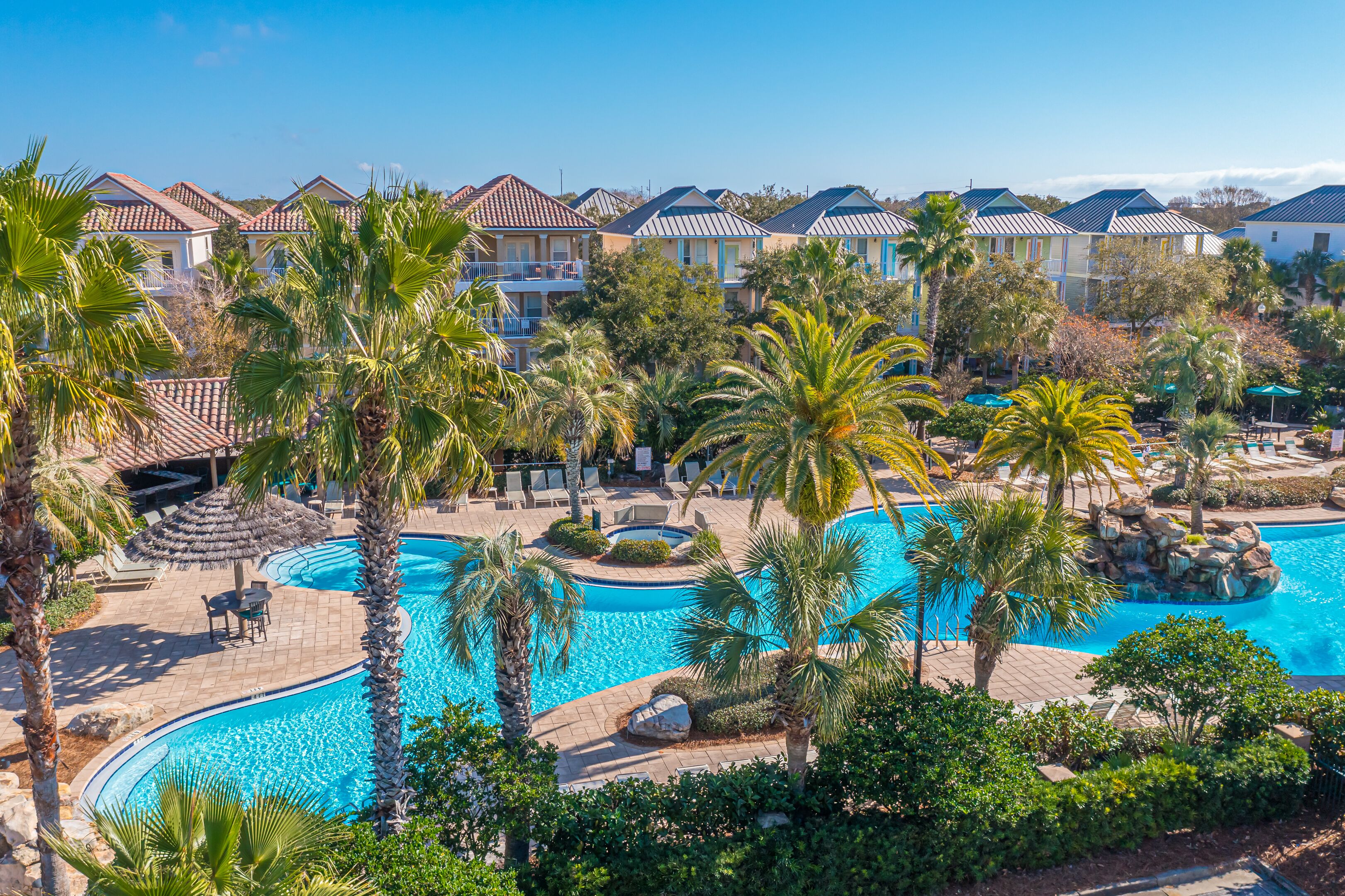 Lagoon Style Pool ~ Walk to the Beach ~ Gated Community ~ Private Porch