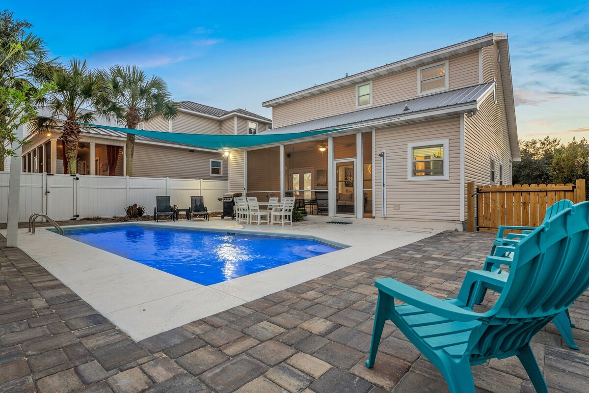 Private Pool ~ Screened Porch ~ Updated Kitchen ~ Pet Friendly