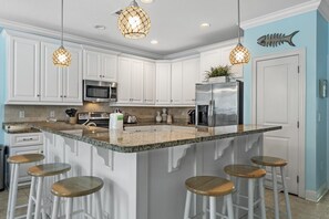 Oven, stovetop, dishwasher, toaster - Gated Community ~ Lagoon Style Pool ~ Near the Beach (Destin)