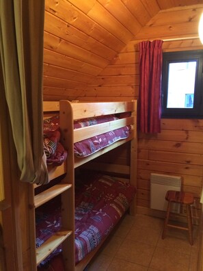 2 bedrooms, iron/ironing board
