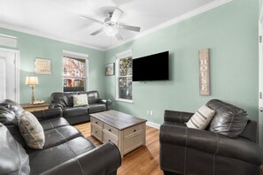 Smart TV - Gated Community ~ Lagoon Style Pool ~ Pet Friendly (Destin)
