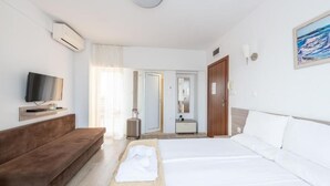 Deluxe Double Room, Partial Sea View - Villa Ambrosia (Sozopol)
