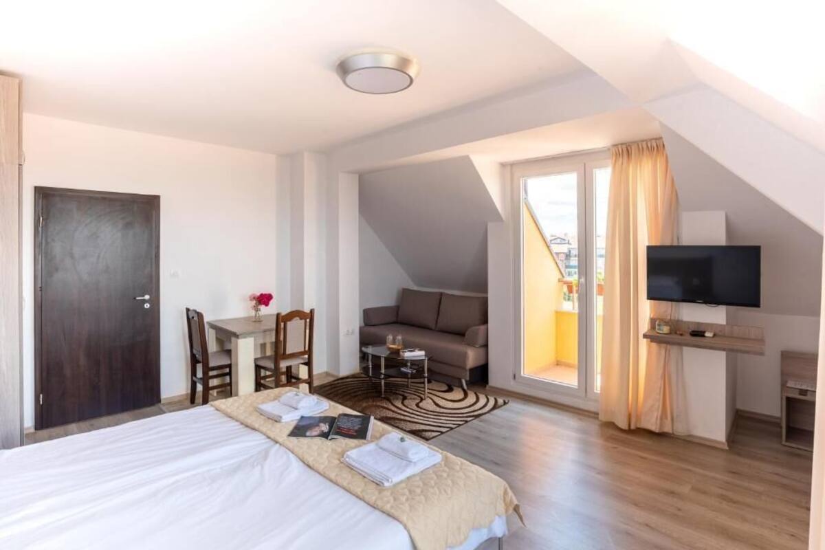 Deluxe Triple Room, Sea View | Travel crib, WiFi (free), bed sheets