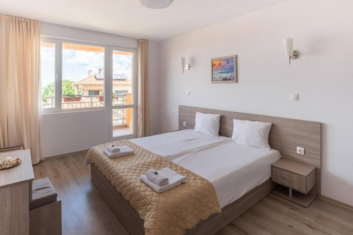 Superior Apartment | Travel crib, WiFi (free), bed sheets
