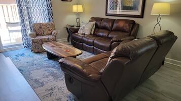 Smart-TV, DVD-Player, Bücher