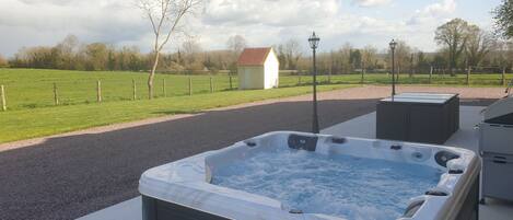 Bain à remous extérieur