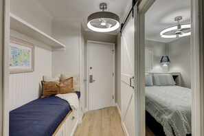 1 bedroom, iron/ironing board, WiFi, bed sheets - Sunset Rentals | Seaside 253 (Hilton Head Island)