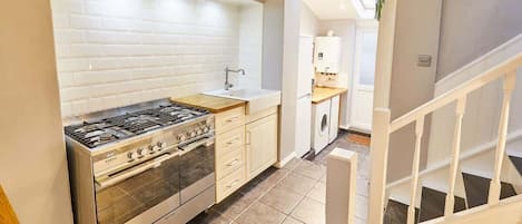 Micro-ondas, fogão, cooktop, lava-louças