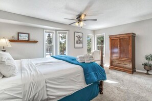 4 bedrooms, desk, iron/ironing board, WiFi
