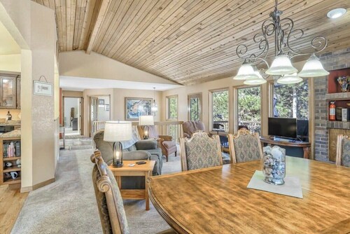 4BD Woodland Lodge Lg Deck, Backyard, & Pool Table