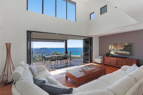 Luxury, magnificent views, space and swimming pool