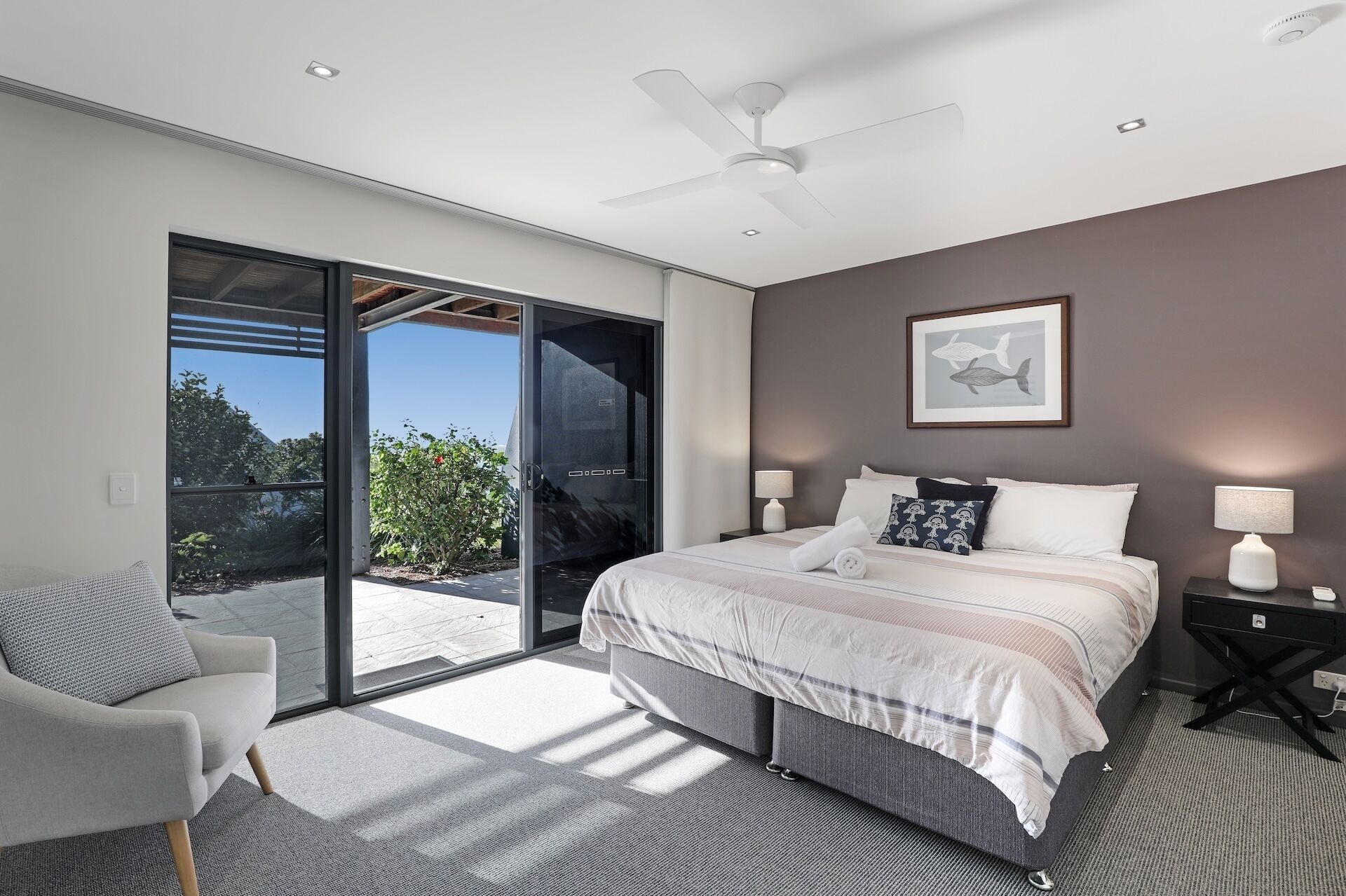 3 slaapkamers, een strijkplank/strijkijzer, gratis wifi, beddengoed