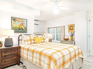 4 bedrooms, iron/ironing board, internet, bed sheets
