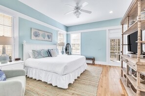 4 bedrooms, desk, iron/ironing board, WiFi